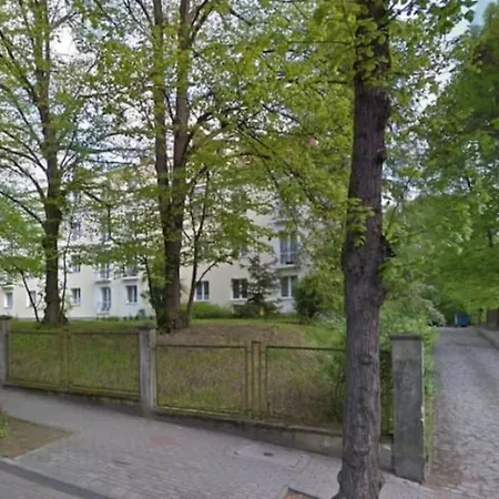 Dwupoziomowe Mieszkanie W Willowej Dzielnicy *