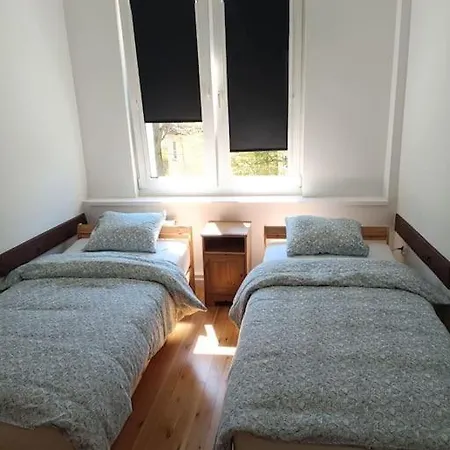 Dwupoziomowe Mieszkanie W Willowej Dzielnicy Апартаменты *